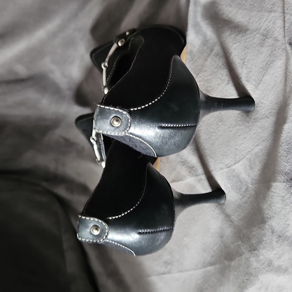 Anne Klein Size 10M Black And Silver Logo Pattern High Heels - Picture 5 of 7
